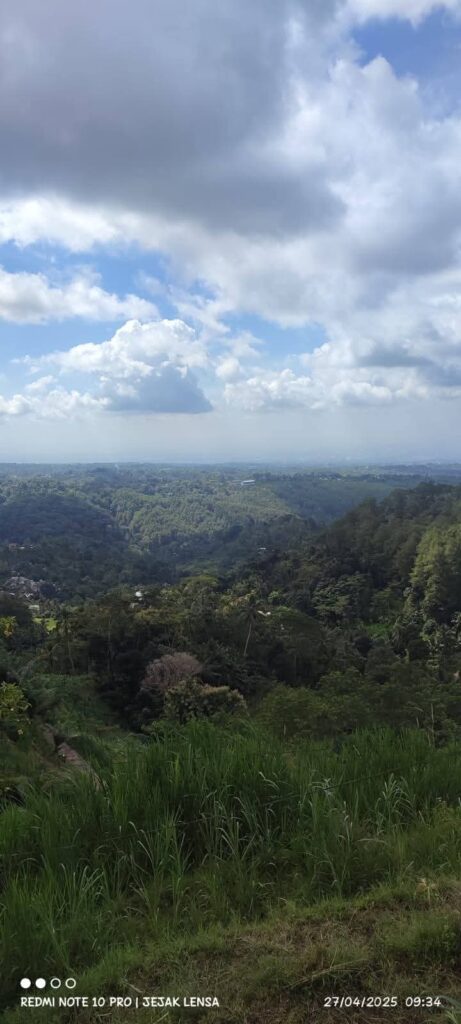 Keindahan Alam Bukit Tunggul Manik Kredenan