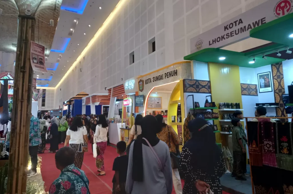 Panggung Wali Kota se-Indonesia Tunjukkan Inovasi dan Daya Saing Kota, Indonesia City Expo Apeksi 2025 Surabaya