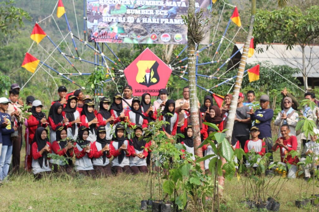Saka Bhayangkara Polsek Bandung Gandeng Penggiat lingkungan Alwi Gelar Tanam ratusan pohon Buah, menjaga Ekosistem Mata Air Sumber Ece