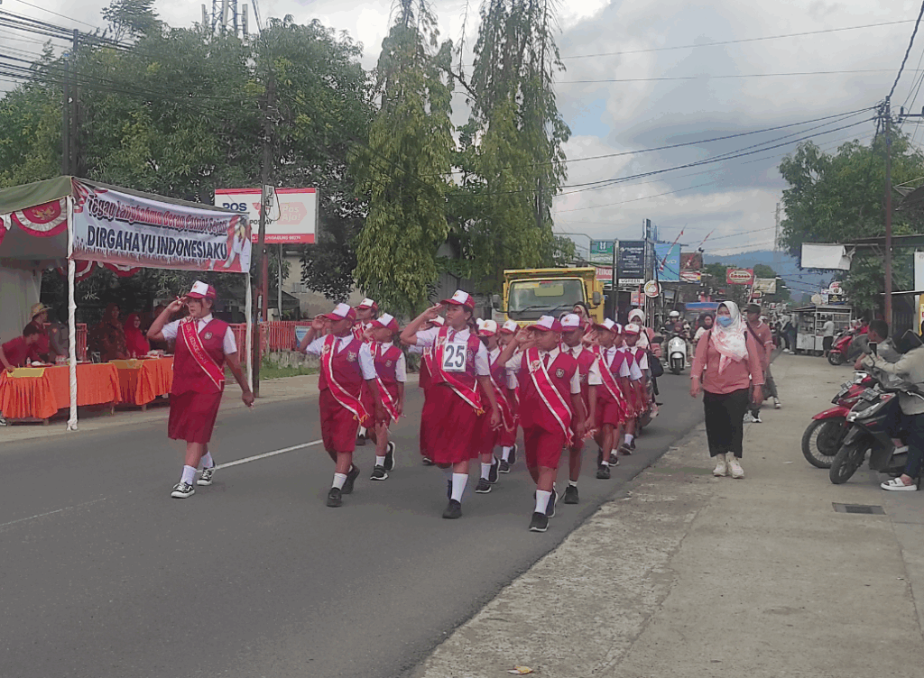 Bina Patriot Siswa siswi SD di Kecamatan Bandung Ikuti Lomba Gerak Jalan, Sebanyak 63 Regu Berseragam Rapi Melangkah Tegap Sejauh4km