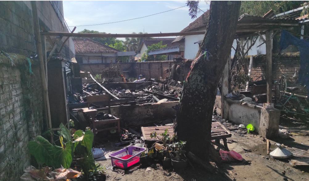 Ludes Tak Bersisa, Rumah Kloneng Milik Sugeng di Tulungagung Hangus Dilalap Api, Akibat Kelalaian Merebus Air